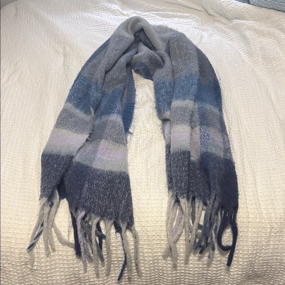 Cozy Steve Madden Blue and Gray Plaid Scarf